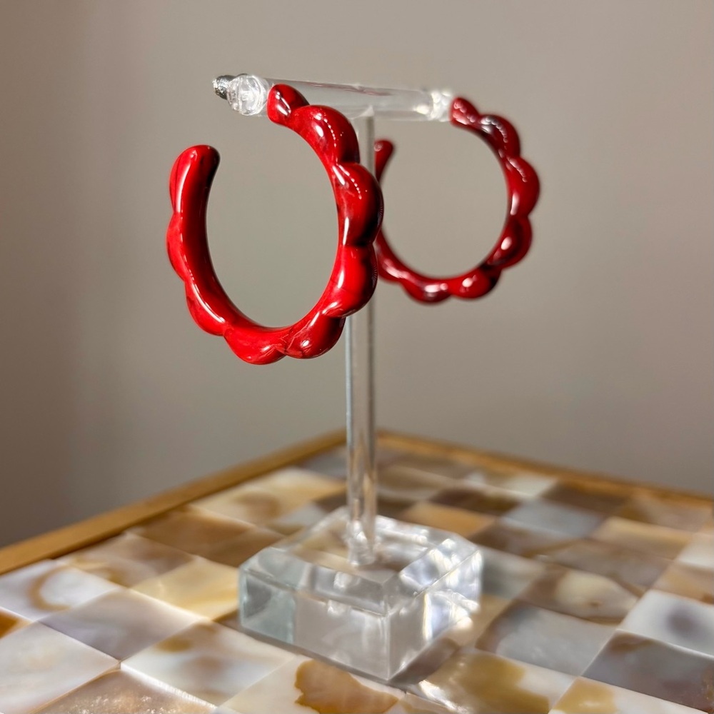 Red Scalloped Marbled Hoops